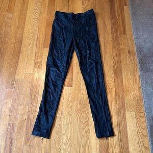 Black faux leather Alya leggings w zipper detail.